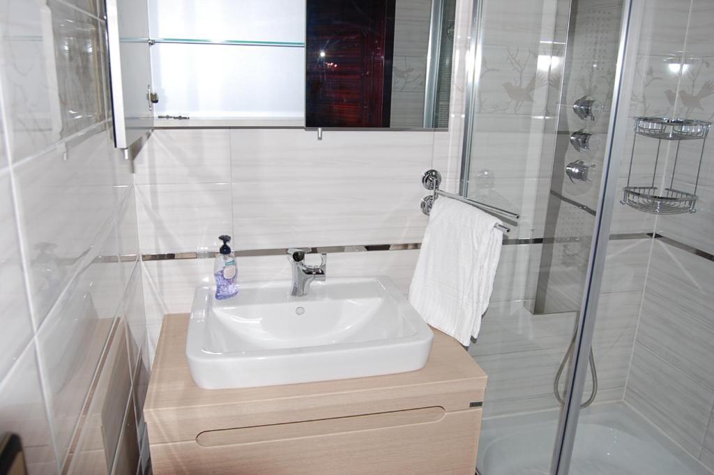 Hotell Angora Соллентуна Экстерьер фото