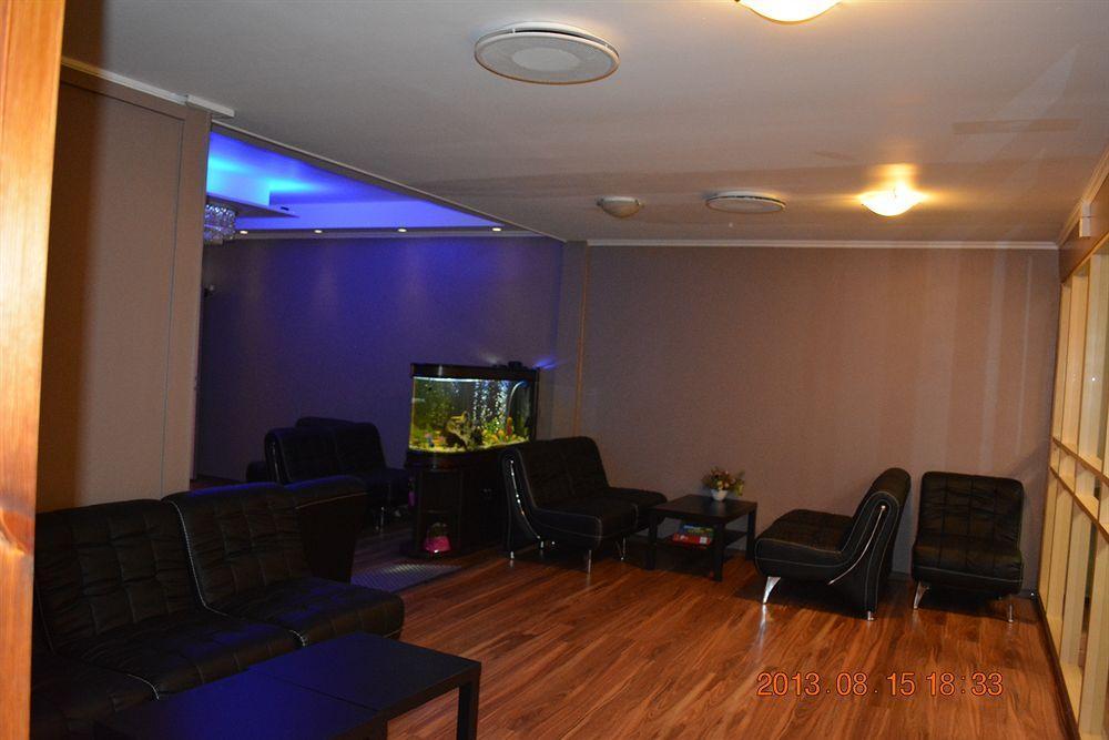 Hotell Angora Соллентуна Экстерьер фото