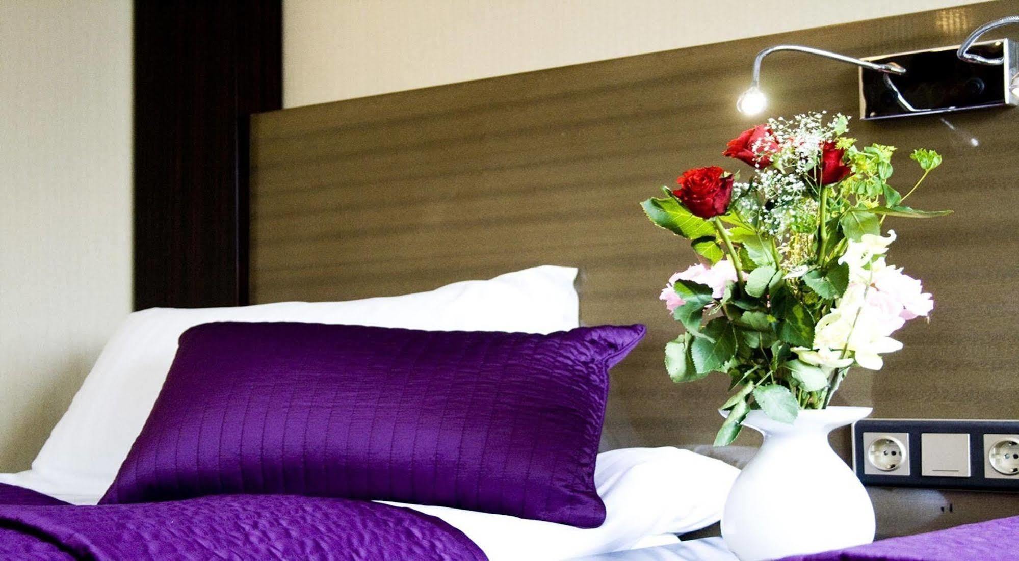 Hotell Angora Соллентуна Экстерьер фото